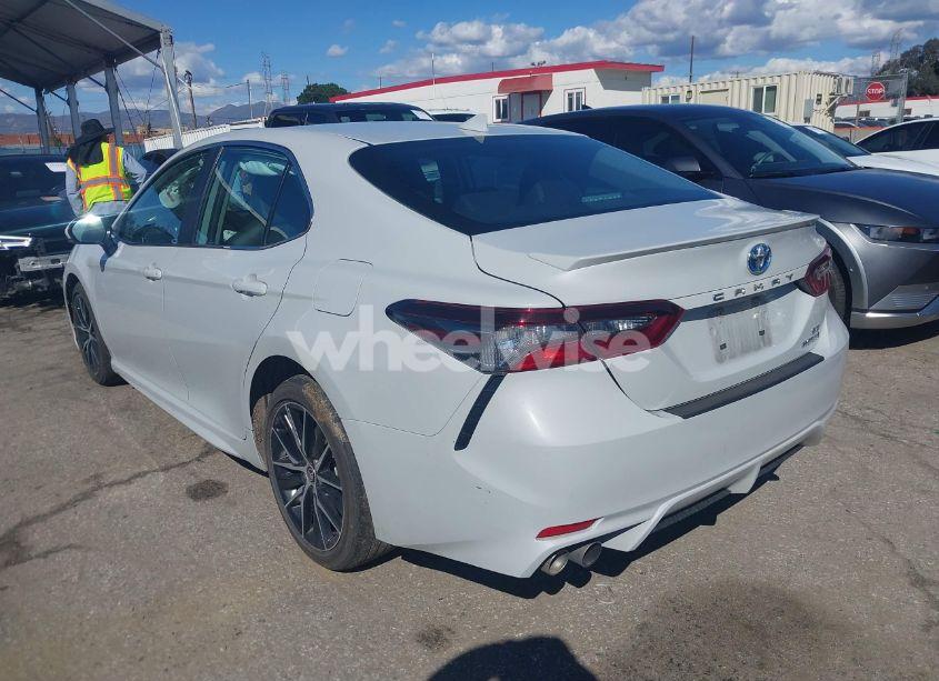 Photo 3 of 2024 Toyota Camry HYBRID SE (VIN 4T1G31AK6RU063777)