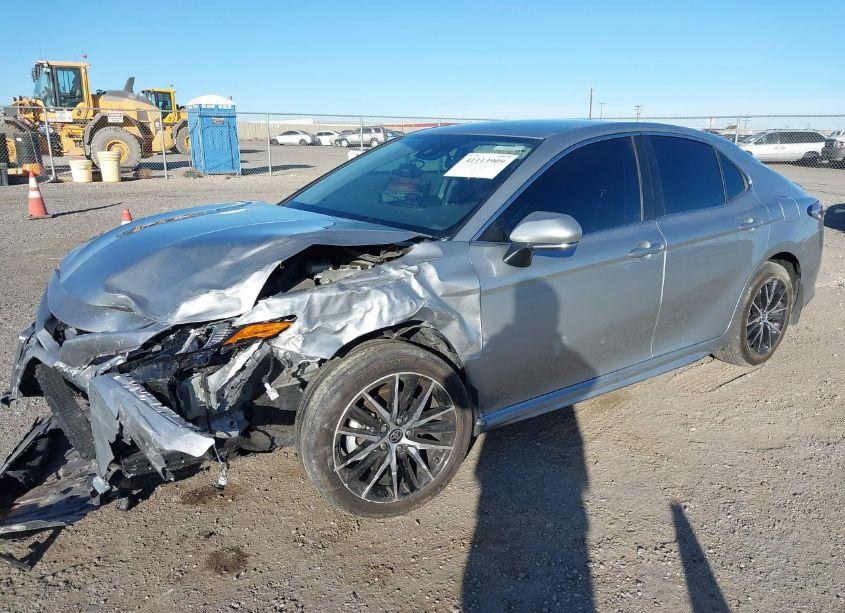 Photo 2 of 2024 Toyota Camry HYBRID SE (VIN 4T1G31AK6RU065206)