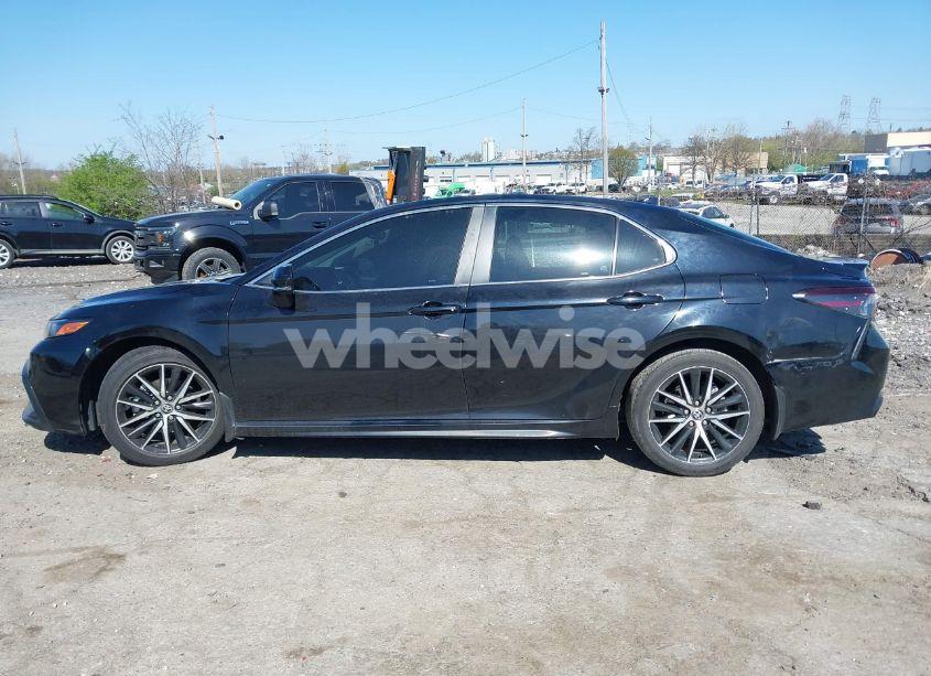 Photo 13 of 2024 Toyota Camry HYBRID SE (VIN 4T1G31AK8RU066633)