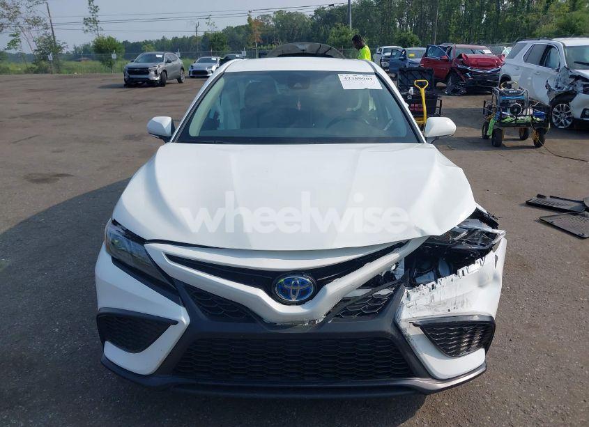 Photo 12 of 2024 Toyota Camry HYBRID SE (VIN 4T1G31AK9RU068746)