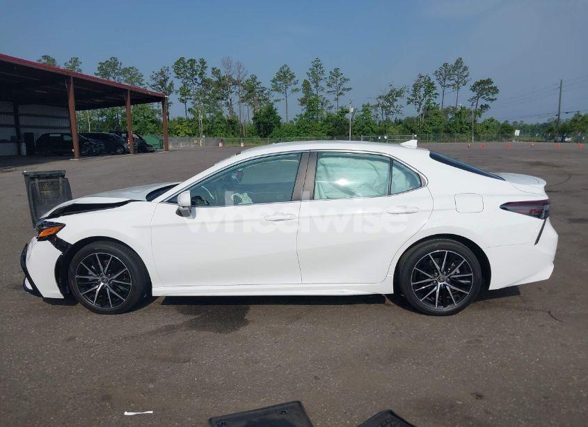 Photo 14 of 2024 Toyota Camry HYBRID SE (VIN 4T1G31AK9RU068746)
