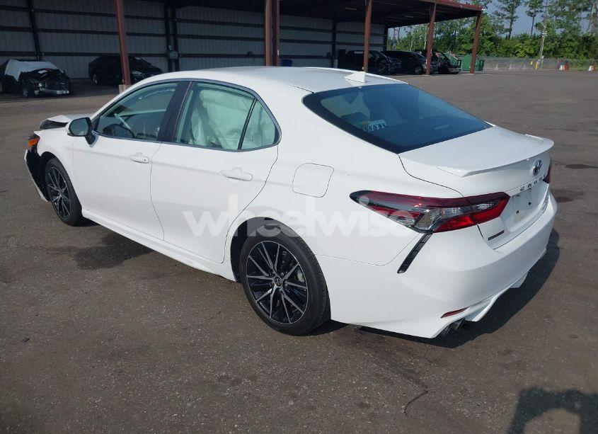 Photo 3 of 2024 Toyota Camry HYBRID SE (VIN 4T1G31AK9RU068746)