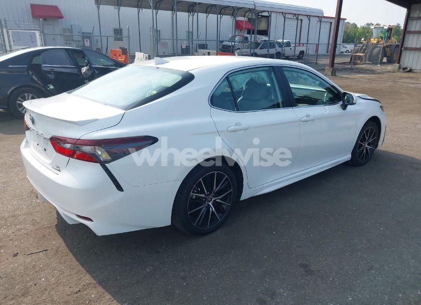 Photo 4 of 2024 Toyota Camry HYBRID SE (VIN 4T1G31AK9RU068746)