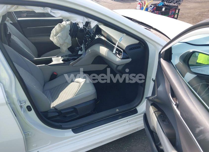 Photo 5 of 2024 Toyota Camry HYBRID SE (VIN 4T1G31AK9RU068746)