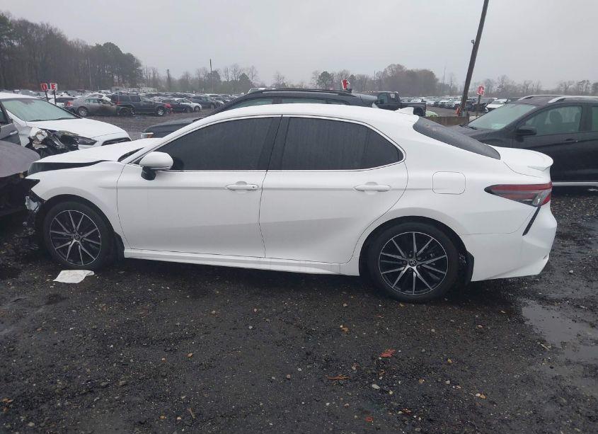 Photo 14 of 2024 Toyota Camry HYBRID SE (VIN 4T1G31AKXRU063474)