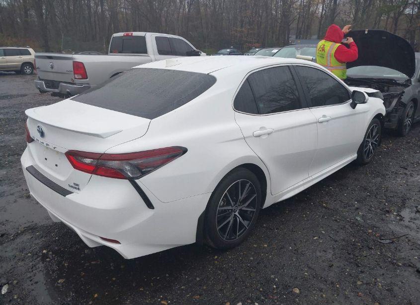 Photo 4 of 2024 Toyota Camry HYBRID SE (VIN 4T1G31AKXRU063474)