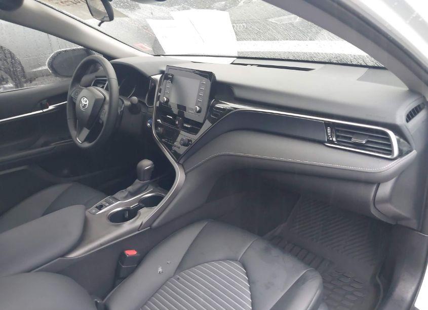 Photo 5 of 2024 Toyota Camry HYBRID SE (VIN 4T1G31AKXRU063474)