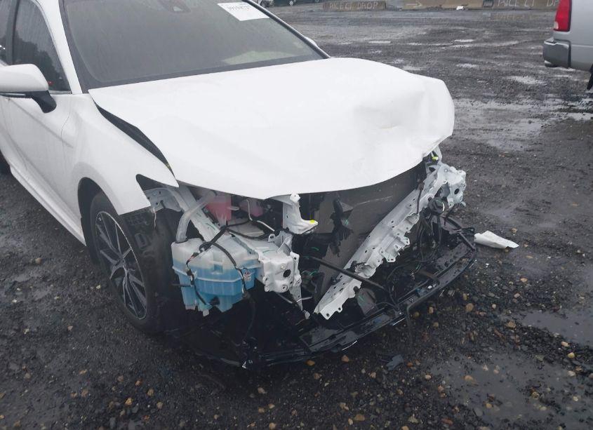 Photo 6 of 2024 Toyota Camry HYBRID SE (VIN 4T1G31AKXRU063474)