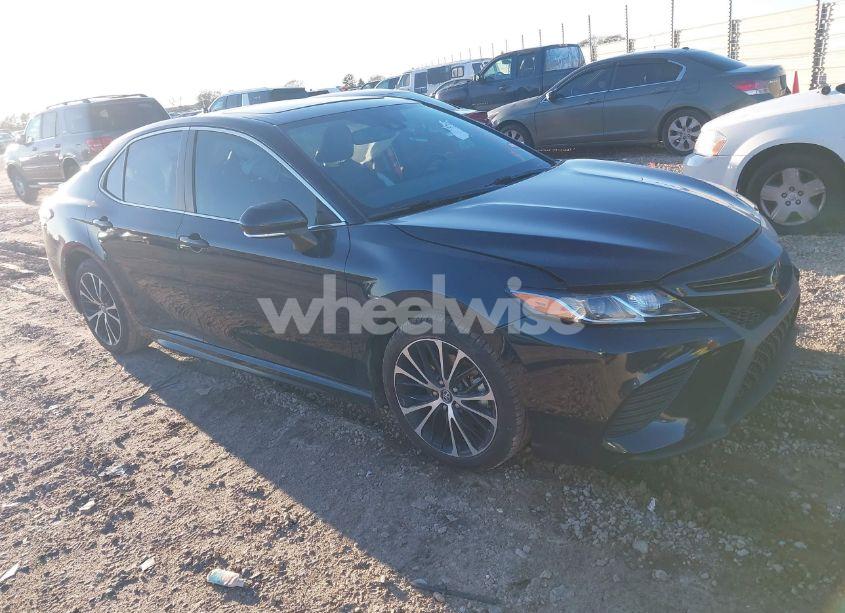 2020 Toyota Camry SE (VIN 4T1J11AK0LU915396) main photo