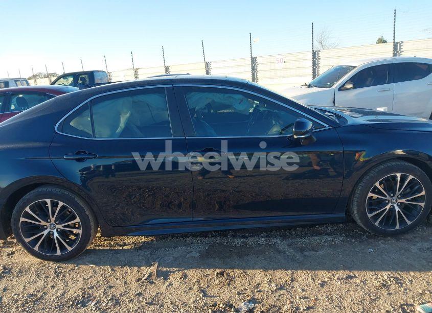 Photo 13 of 2020 Toyota Camry SE (VIN 4T1J11AK0LU915396)