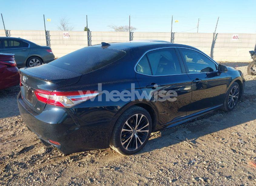 Photo 4 of 2020 Toyota Camry SE (VIN 4T1J11AK0LU915396)