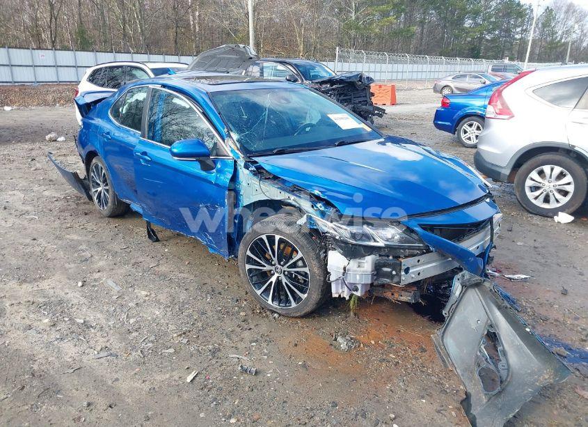 2020 Toyota Camry SE (VIN 4T1J11AK2LU392303) main photo