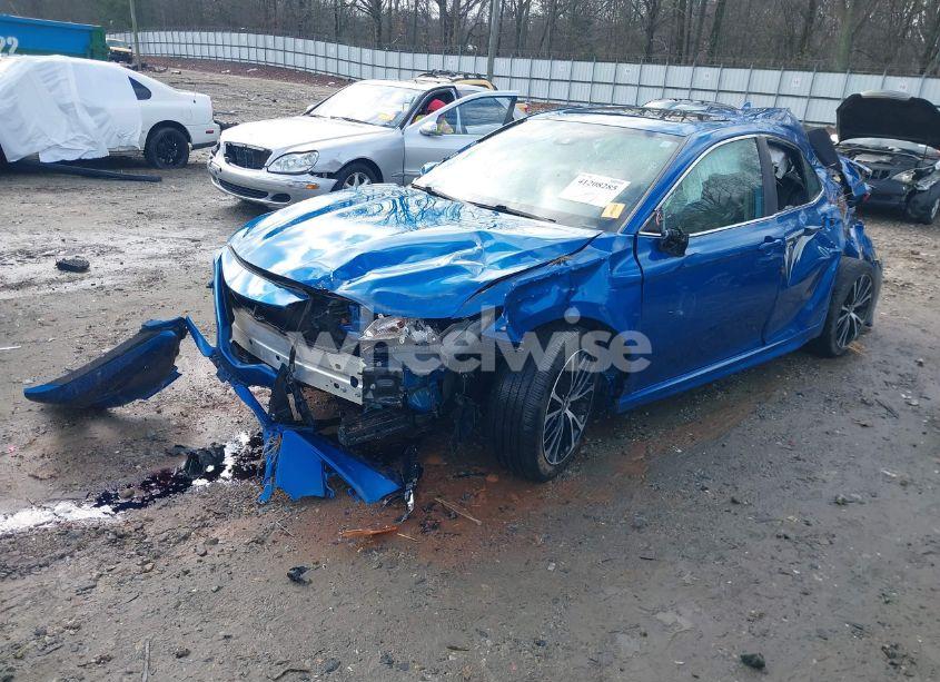 Photo 2 of 2020 Toyota Camry SE (VIN 4T1J11AK2LU392303)