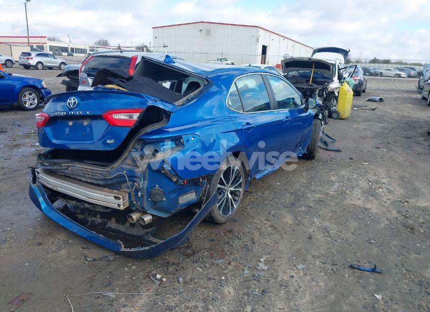 Photo 4 of 2020 Toyota Camry SE (VIN 4T1J11AK2LU392303)