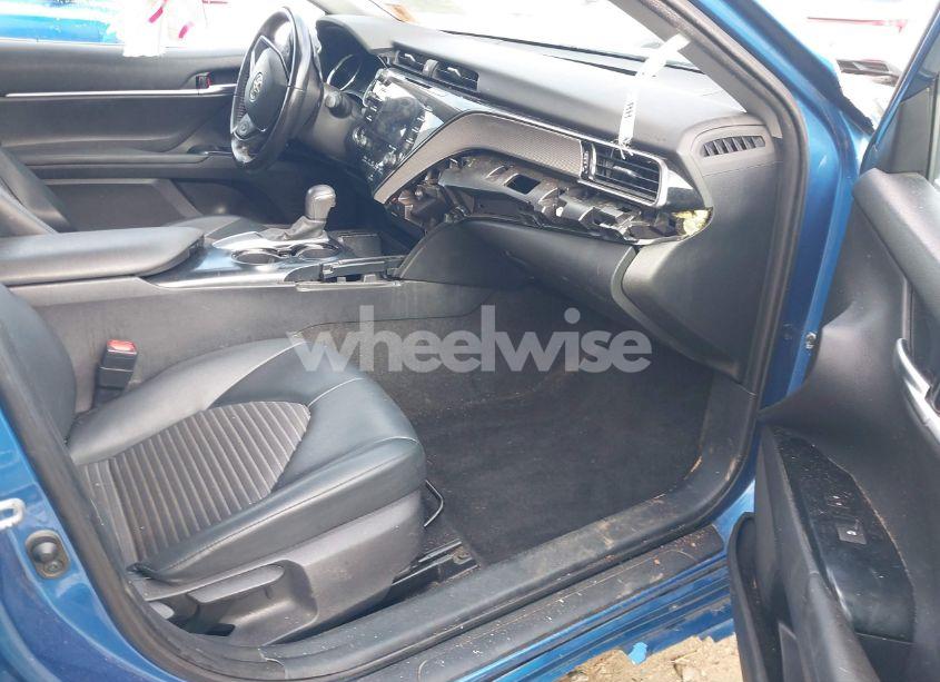 Photo 5 of 2020 Toyota Camry SE (VIN 4T1J11AK2LU392303)