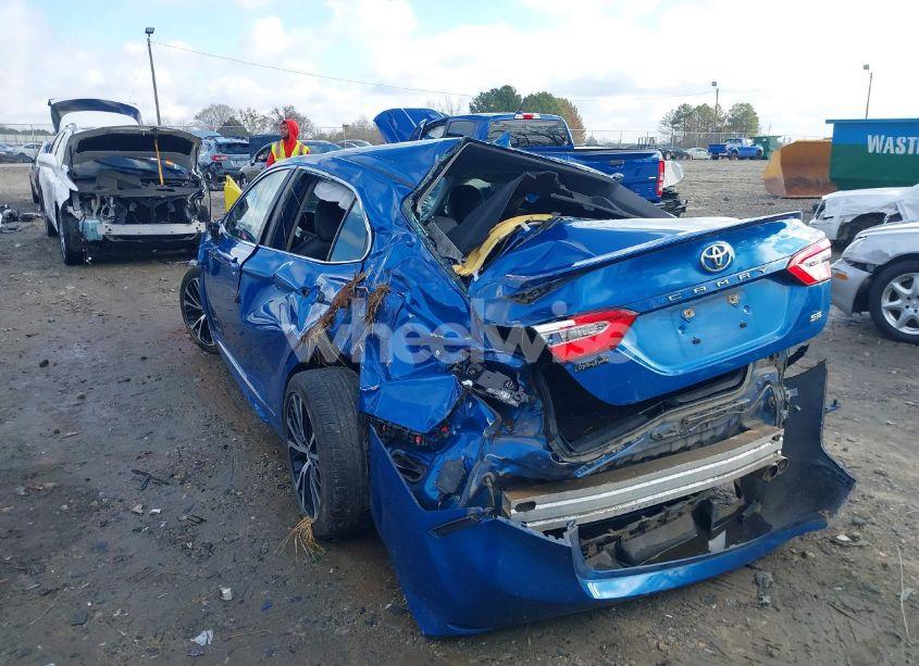 Photo 6 of 2020 Toyota Camry SE (VIN 4T1J11AK2LU392303)