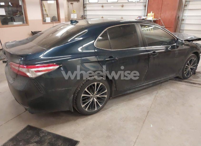 Photo 4 of 2020 Toyota Camry SE (VIN 4T1J11AK9LU864660)