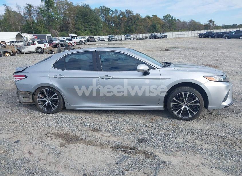 Photo 14 of 2020 Toyota Camry SE (VIN 4T1J11AKXLU879877)