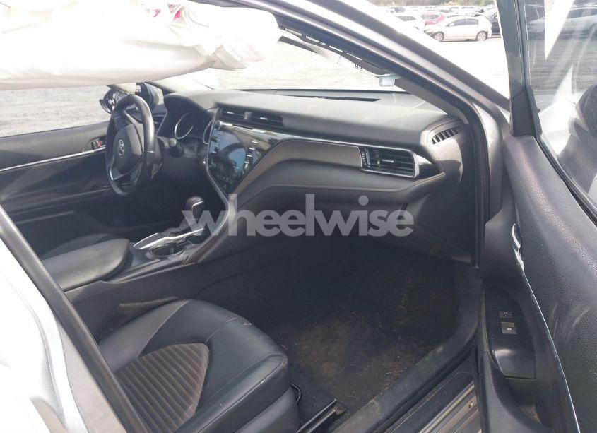 Photo 5 of 2020 Toyota Camry SE (VIN 4T1J11AKXLU879877)