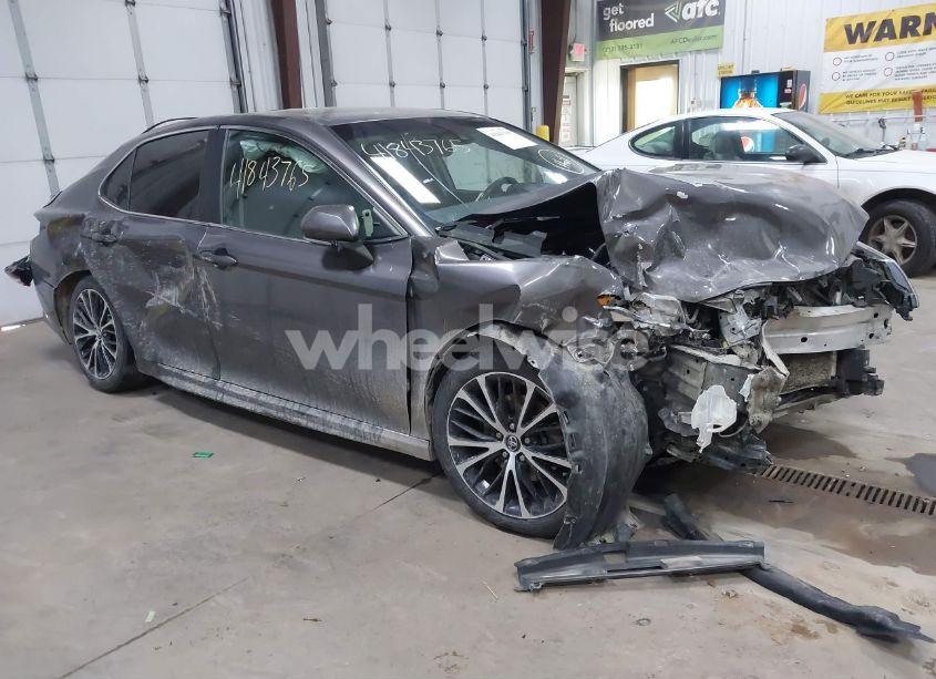 2020 Toyota Camry SE (VIN 4T1J11AKXLU922887) main photo