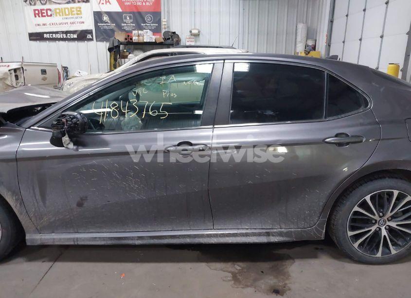 Photo 15 of 2020 Toyota Camry SE (VIN 4T1J11AKXLU922887)