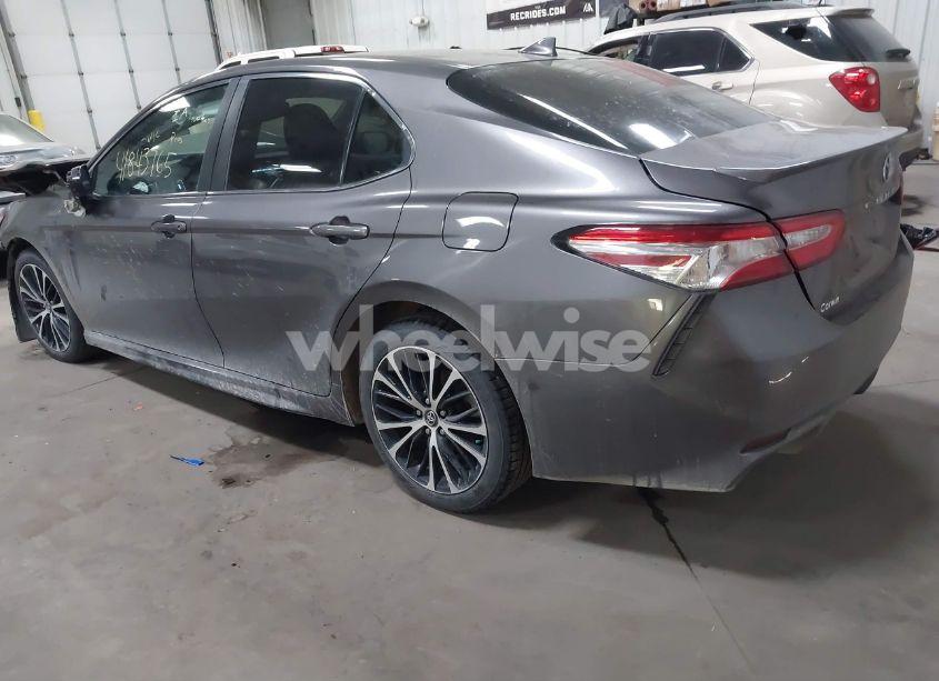 Photo 3 of 2020 Toyota Camry SE (VIN 4T1J11AKXLU922887)