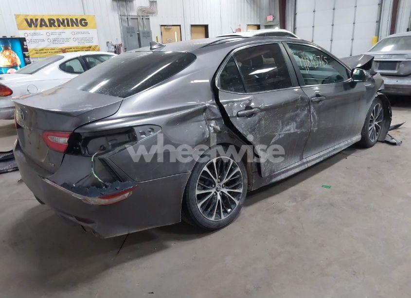 Photo 4 of 2020 Toyota Camry SE (VIN 4T1J11AKXLU922887)