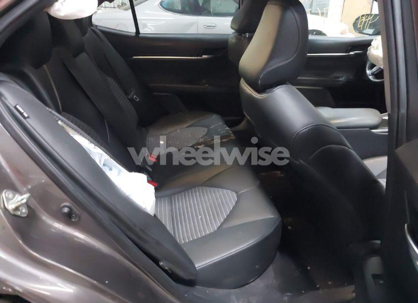 Photo 8 of 2020 Toyota Camry SE (VIN 4T1J11AKXLU922887)