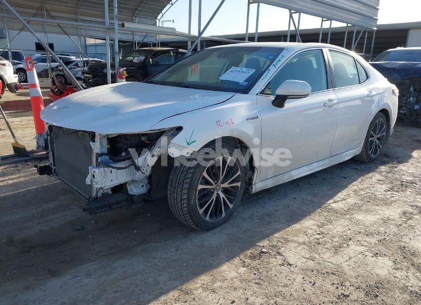 Photo 2 of 2020 Toyota Camry SE HYBRID (VIN 4T1J31AK0LU533783)