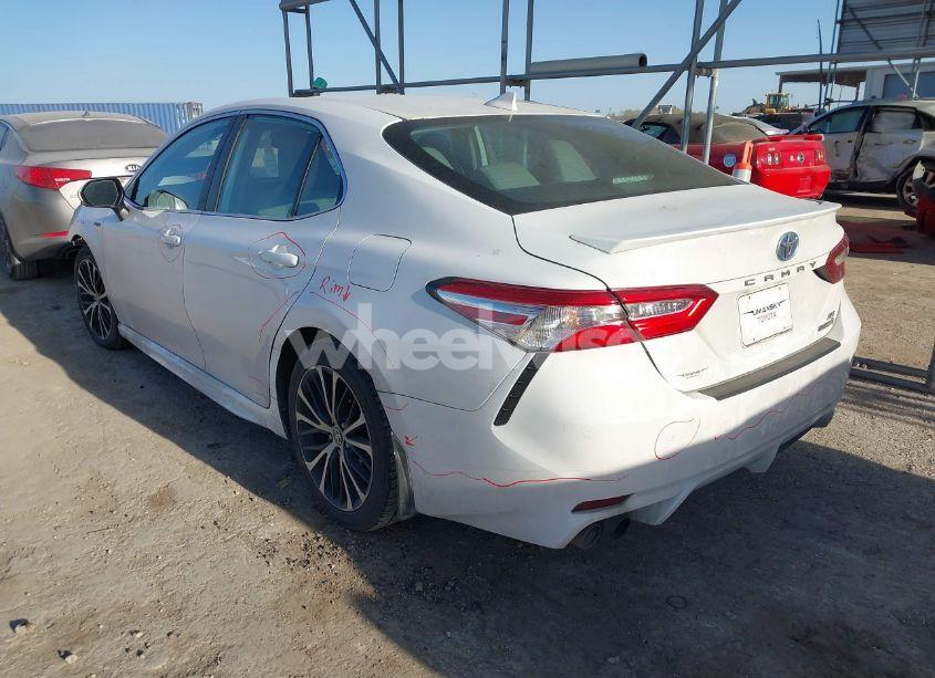 Photo 3 of 2020 Toyota Camry SE HYBRID (VIN 4T1J31AK0LU533783)
