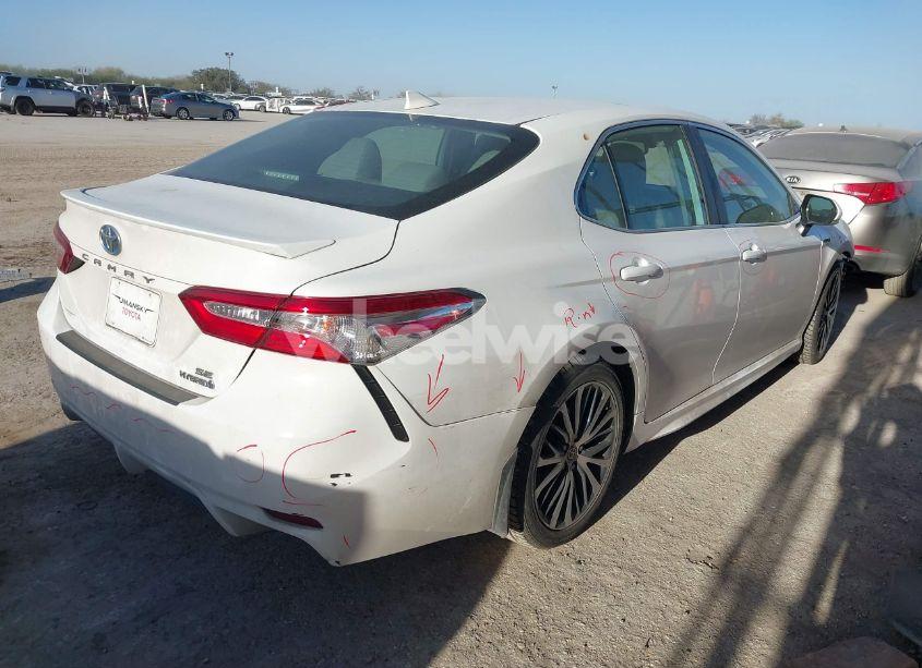 Photo 4 of 2020 Toyota Camry SE HYBRID (VIN 4T1J31AK0LU533783)