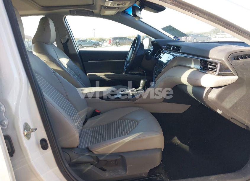 Photo 5 of 2020 Toyota Camry SE HYBRID (VIN 4T1J31AK0LU533783)