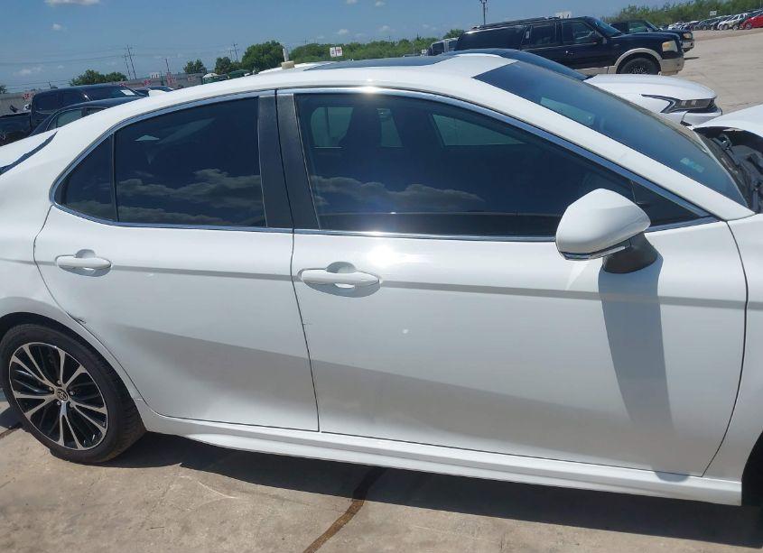 Photo 13 of 2020 Toyota Camry SE HYBRID (VIN 4T1J31AK1LU014371)