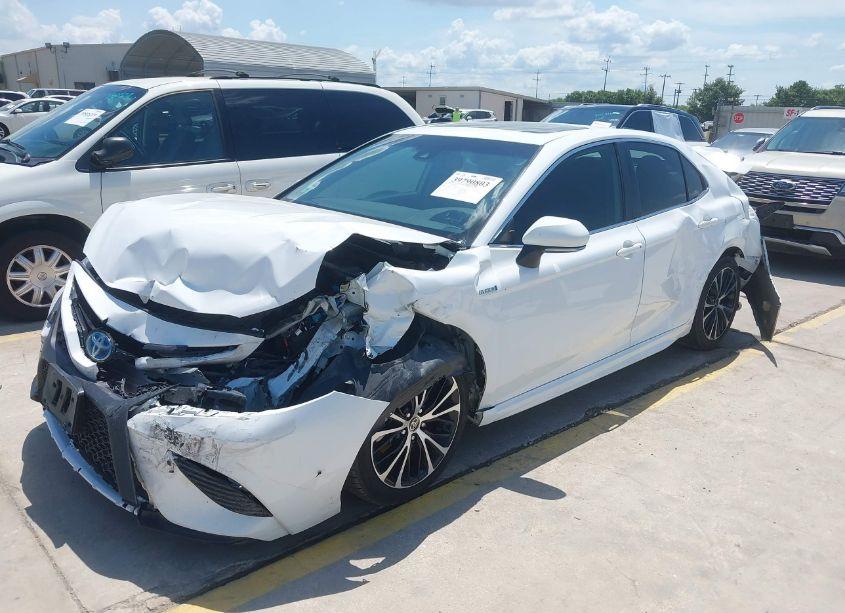 Photo 2 of 2020 Toyota Camry SE HYBRID (VIN 4T1J31AK1LU014371)