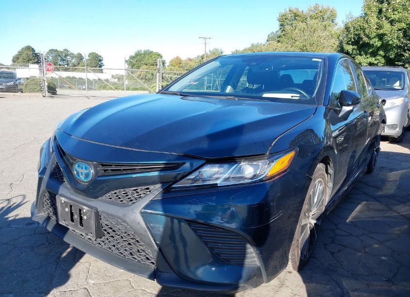 Photo 2 of 2020 Toyota Camry SE HYBRID (VIN 4T1J31AK1LU539088)