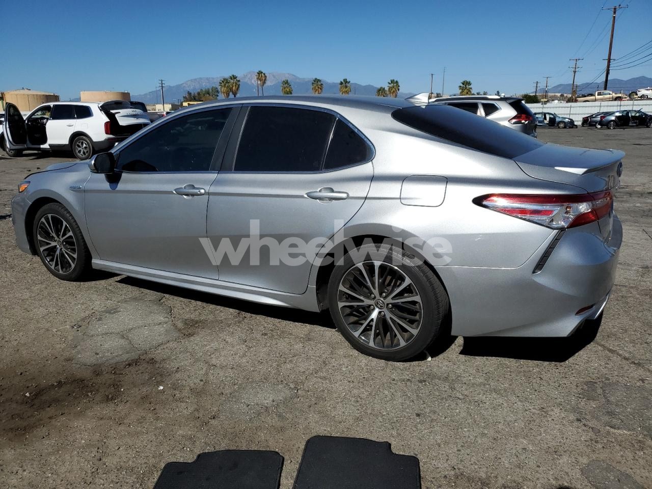 Photo 2 of 2020 TOYOTA CAMRY SE (VIN 4T1J31AK4LU540803)