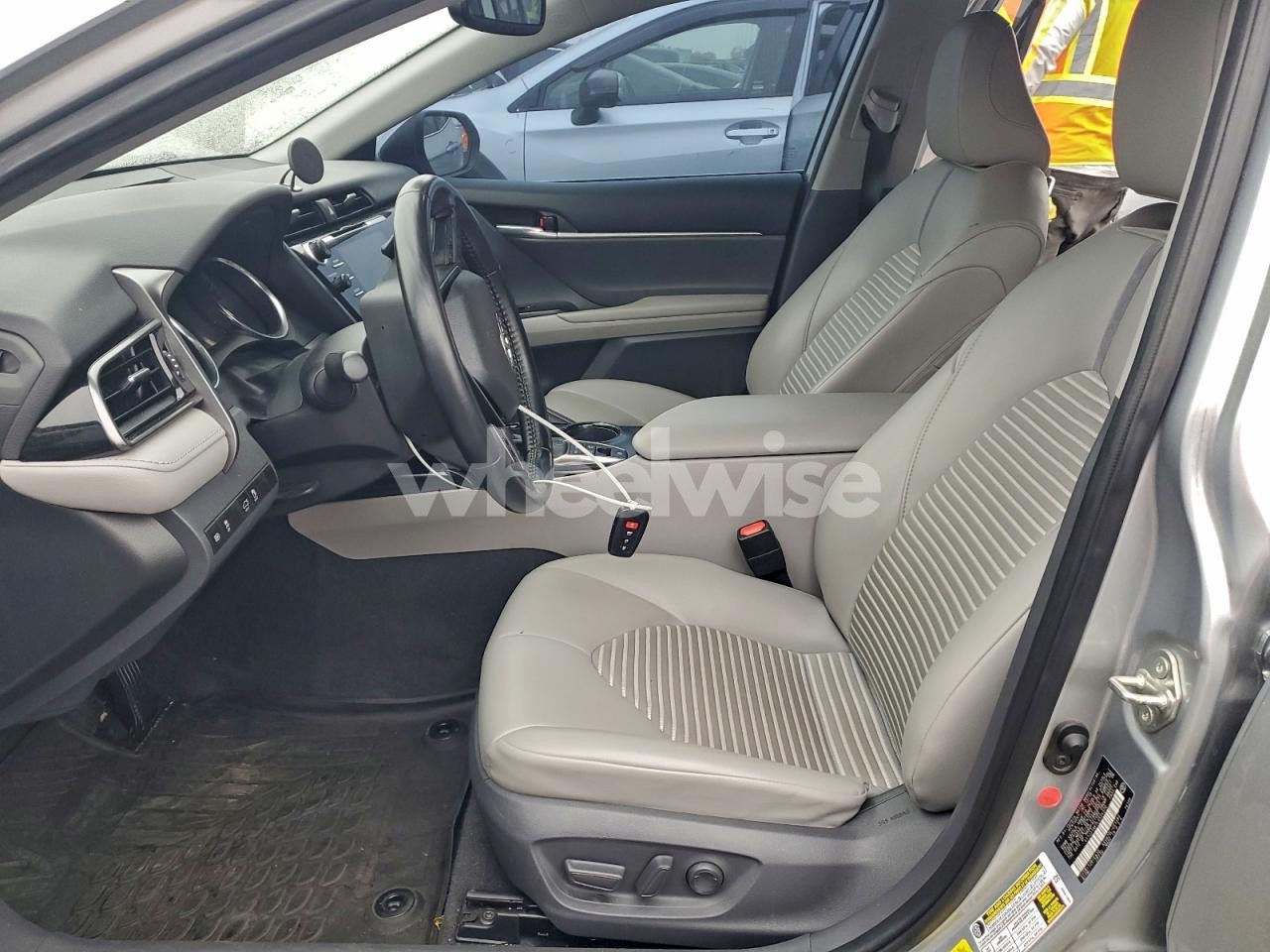 Photo 7 of 2020 TOYOTA CAMRY SE (VIN 4T1J31AK7LU524370)