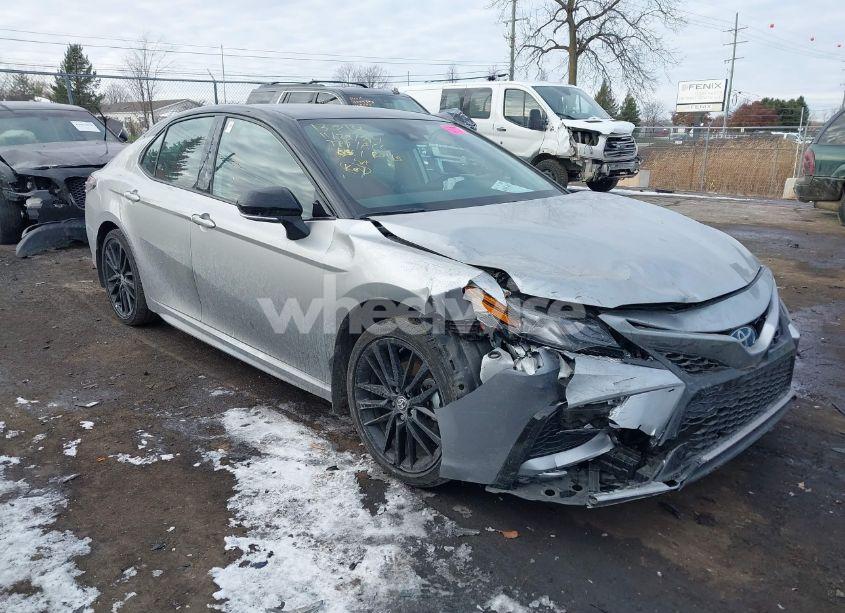 2024 Toyota Camry HYBRID XSE (VIN 4T1K31AK0RU065132) main photo