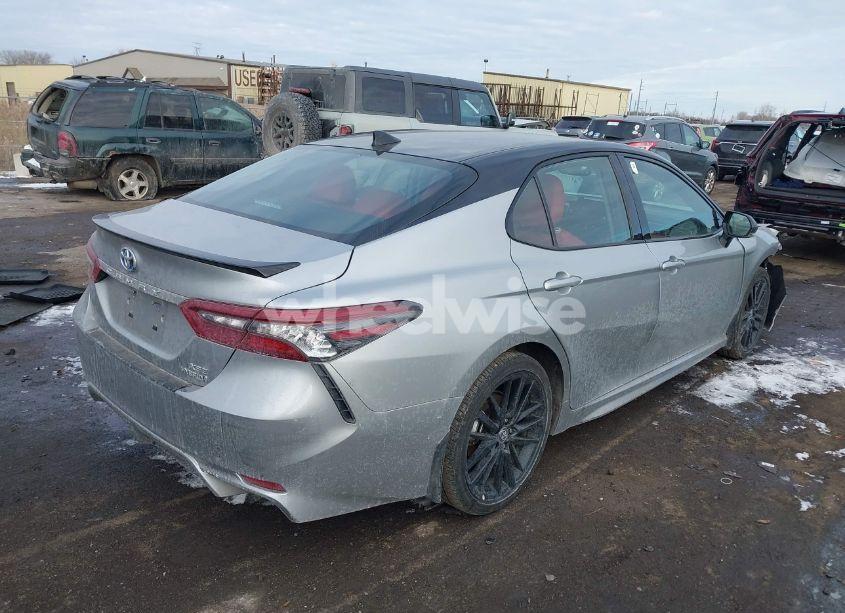 Photo 4 of 2024 Toyota Camry HYBRID XSE (VIN 4T1K31AK0RU065132)