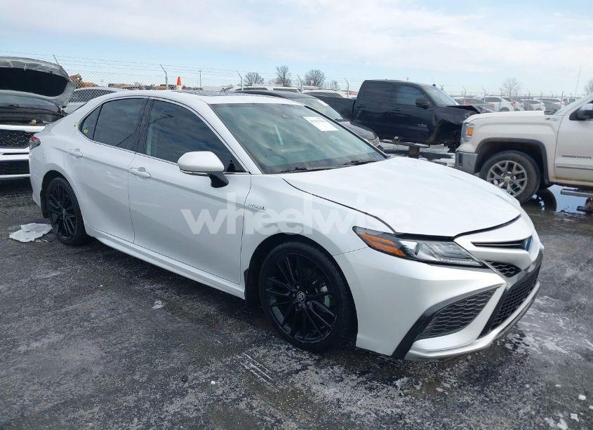2021 Toyota Camry XSE HYBRID (VIN 4T1K31AK1MU564966) main photo