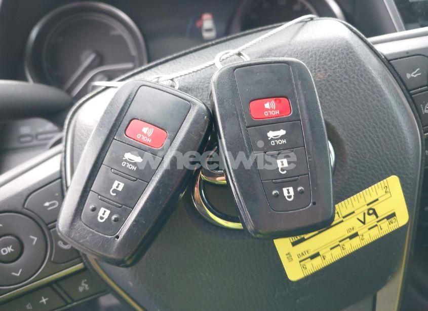 Photo 11 of 2021 Toyota Camry XSE HYBRID (VIN 4T1K31AK1MU564966)