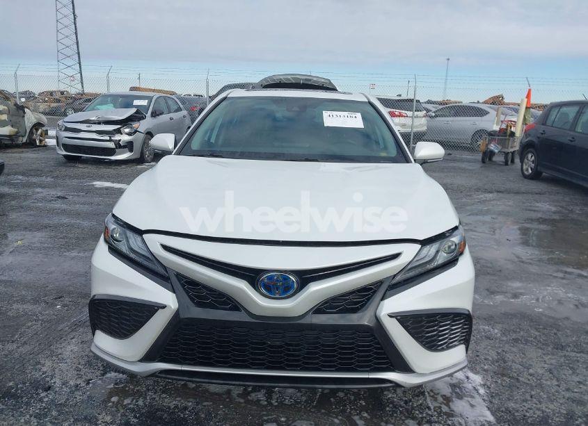 Photo 12 of 2021 Toyota Camry XSE HYBRID (VIN 4T1K31AK1MU564966)
