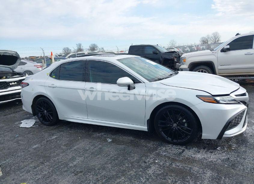 Photo 13 of 2021 Toyota Camry XSE HYBRID (VIN 4T1K31AK1MU564966)