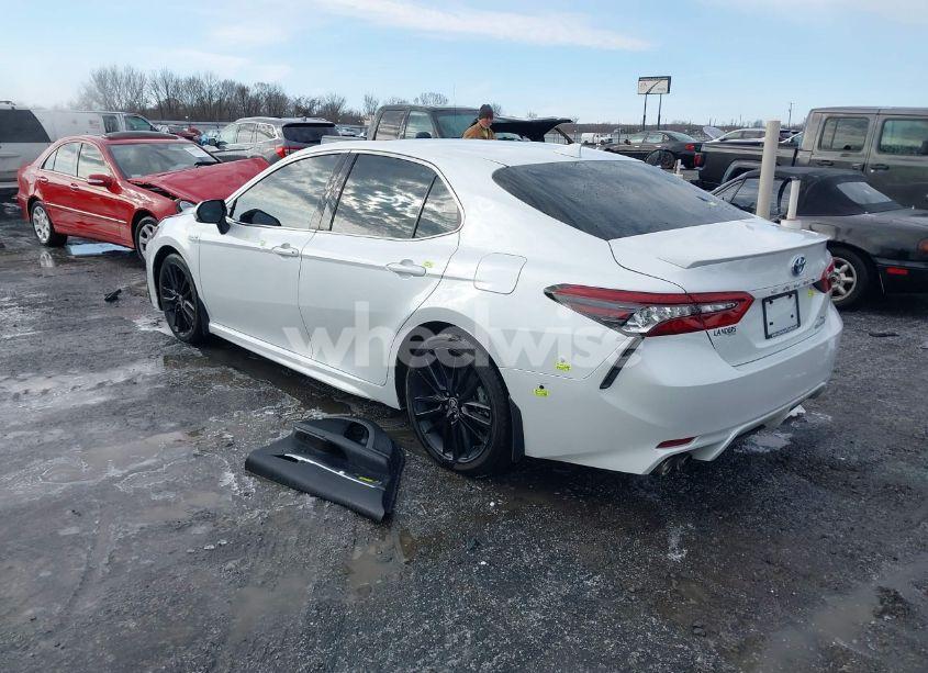 Photo 3 of 2021 Toyota Camry XSE HYBRID (VIN 4T1K31AK1MU564966)