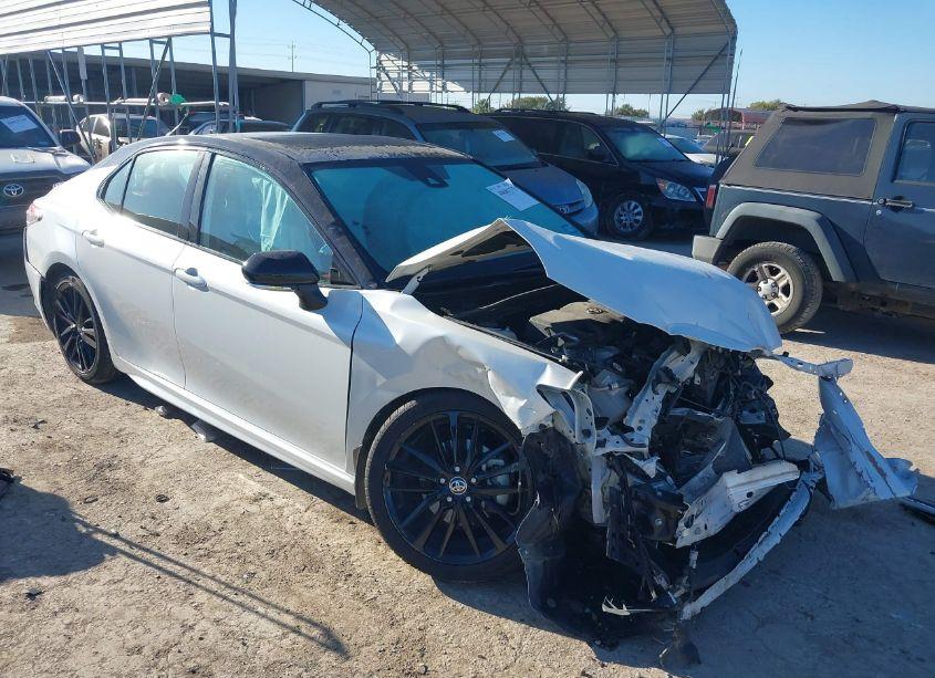 2022 Toyota Camry XSE HYBRID (VIN 4T1K31AK1NU032795) main photo