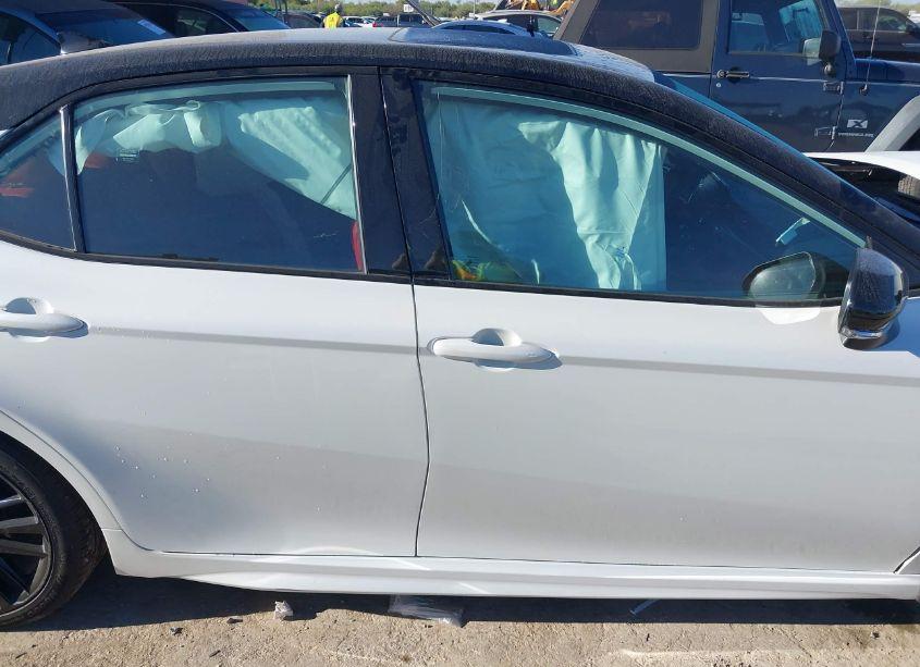 Photo 13 of 2022 Toyota Camry XSE HYBRID (VIN 4T1K31AK1NU032795)