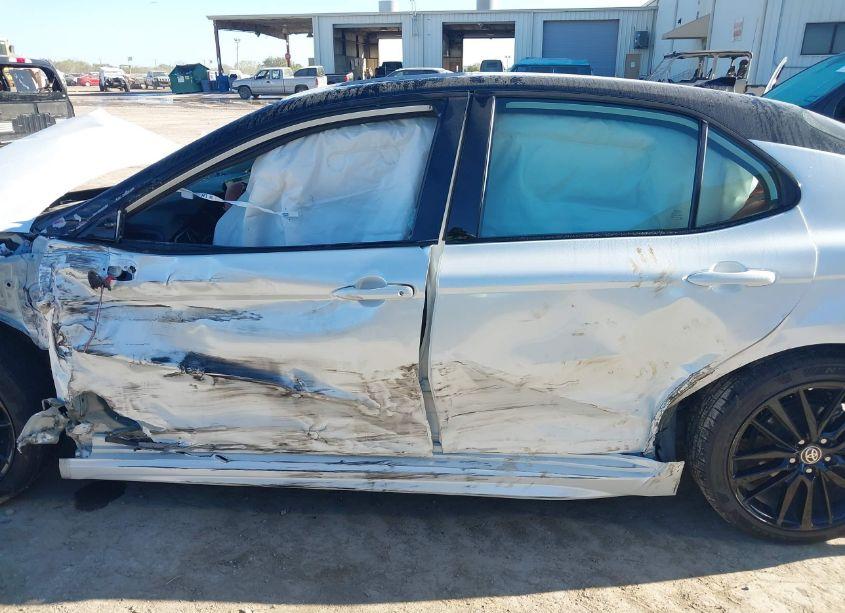 Photo 14 of 2022 Toyota Camry XSE HYBRID (VIN 4T1K31AK1NU032795)