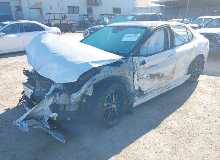 Photo 2 of 2022 Toyota Camry XSE HYBRID (VIN 4T1K31AK1NU032795)