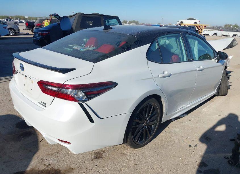 Photo 4 of 2022 Toyota Camry XSE HYBRID (VIN 4T1K31AK1NU032795)