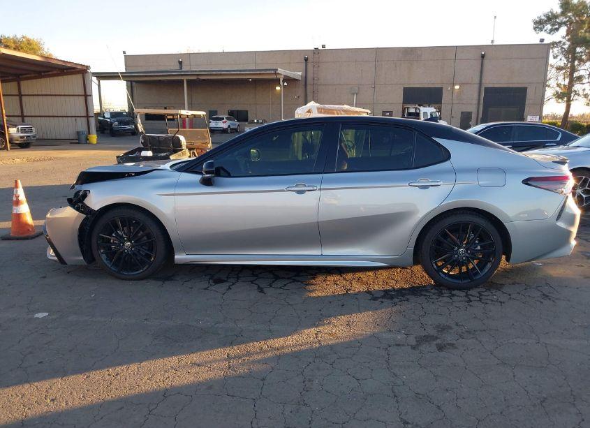 Photo 14 of 2022 Toyota Camry XSE HYBRID (VIN 4T1K31AK1NU035535)